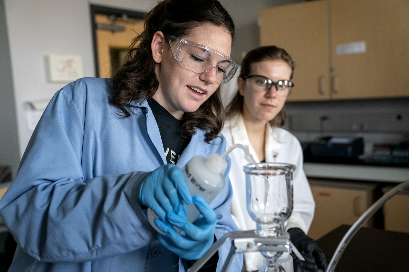 Lyle students work in lab