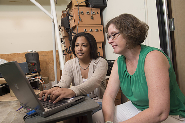 Heather DeShon and student at computer